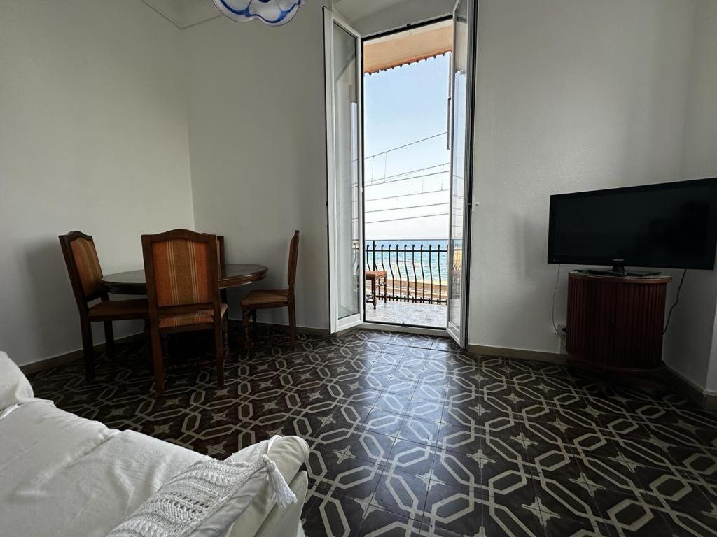 La Via Sul Mare Apartment Бордихера Екстериор снимка