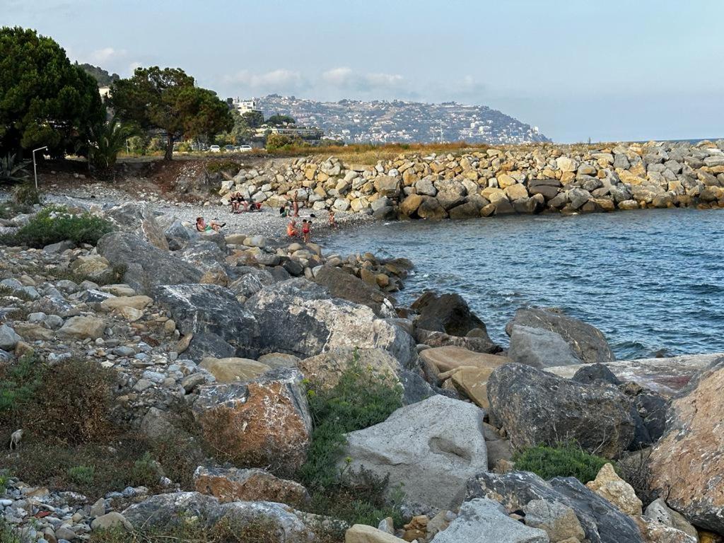 La Via Sul Mare Apartment Бордихера Екстериор снимка