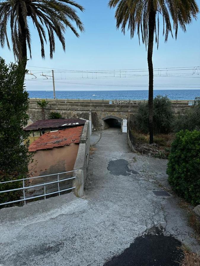 La Via Sul Mare Apartment Бордихера Екстериор снимка